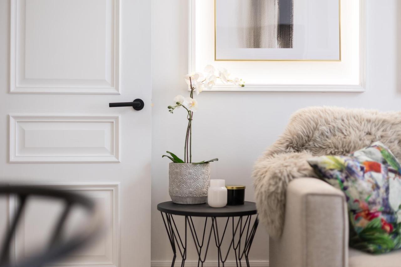 Tanner Row Apartment *
